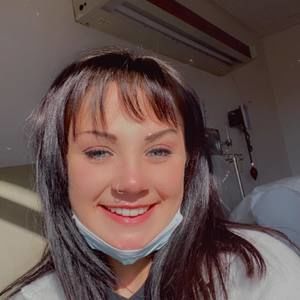 Meet your Posher, Nikole m